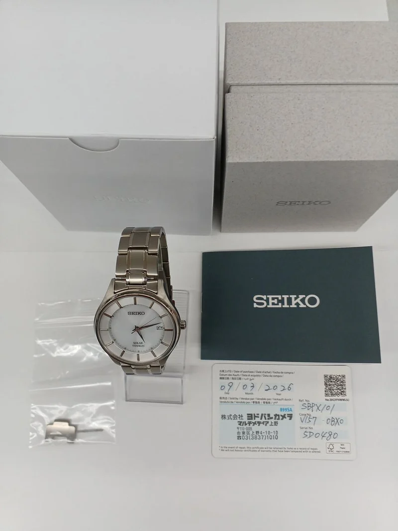 SEIKO Solar-Armbanduhr aus Titan V157-0BX0