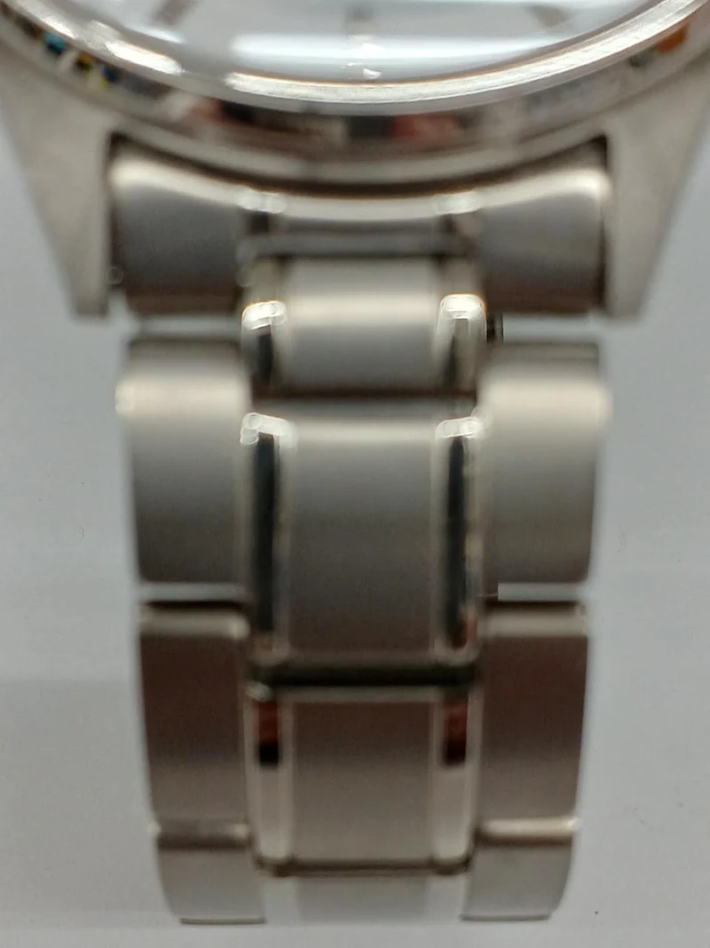 SEIKO Solar-Armbanduhr aus Titan V157-0BX0