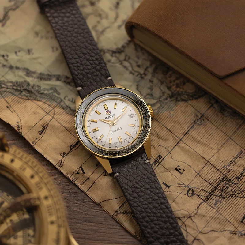 Captain Cook Over-Pole Limited Edition 39mm - Silver on Bracelet and Leather Strap