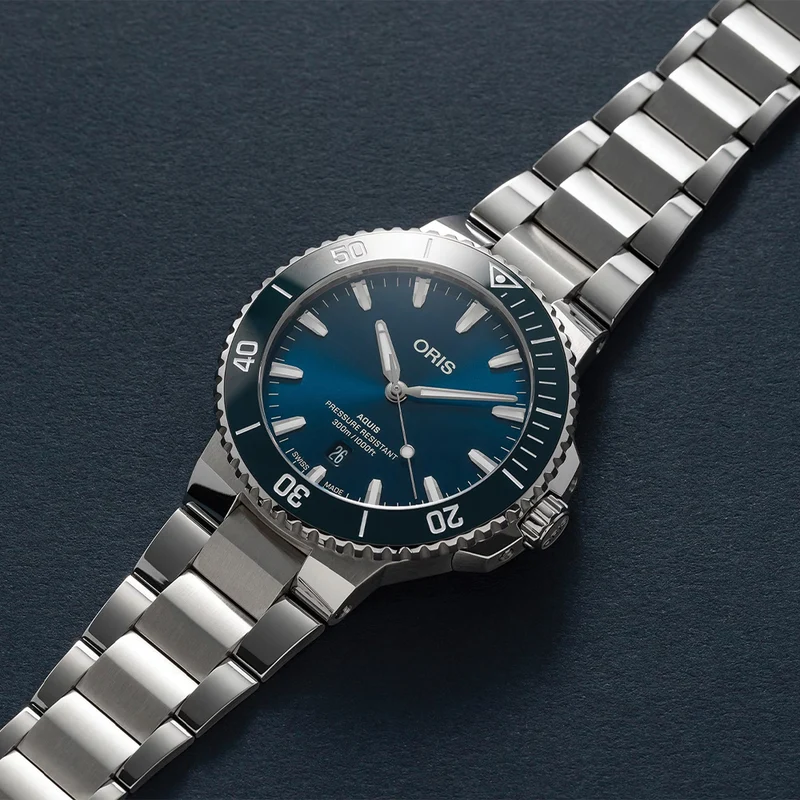 Aquis Date 43.5mm - Blue on Bracelet