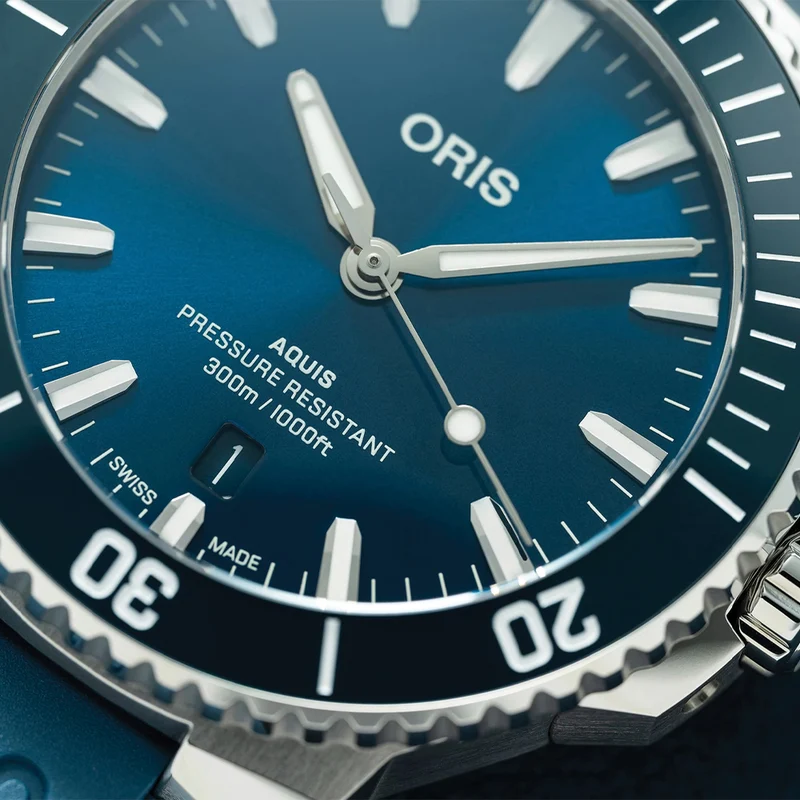 Aquis Date 41.5mm - Blue on Rubber Strap