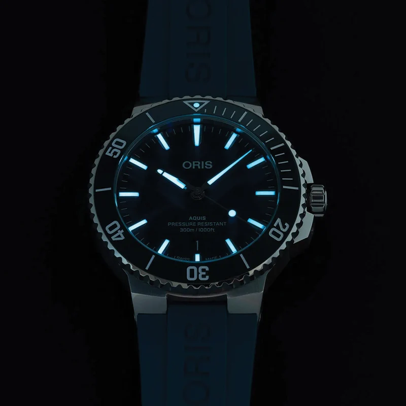 Aquis Date 41.5mm - Blue on Rubber Strap