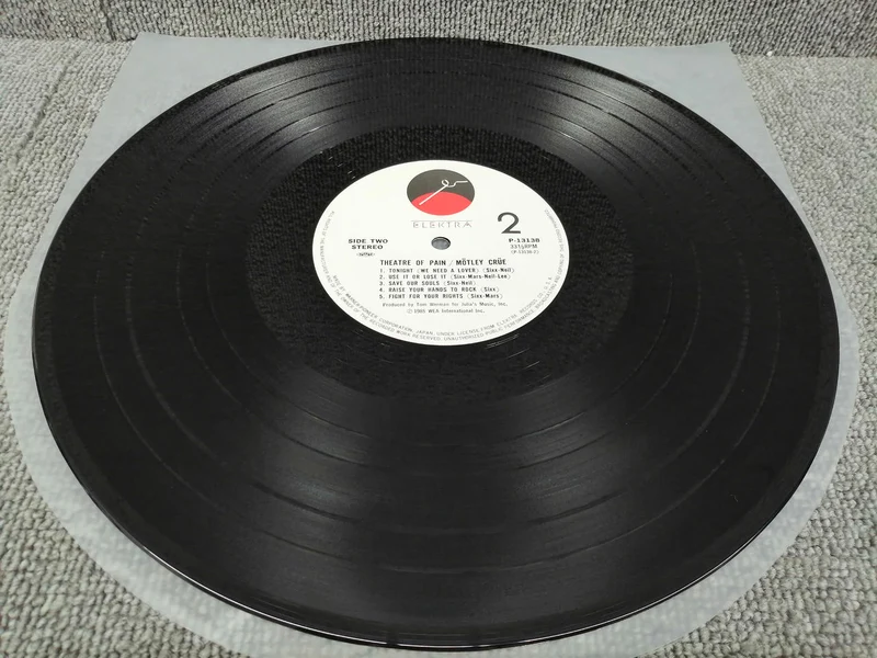ELEKTRA Vinyl-Schallplatte MOTLEY CRUE / THEATER OF PAIN