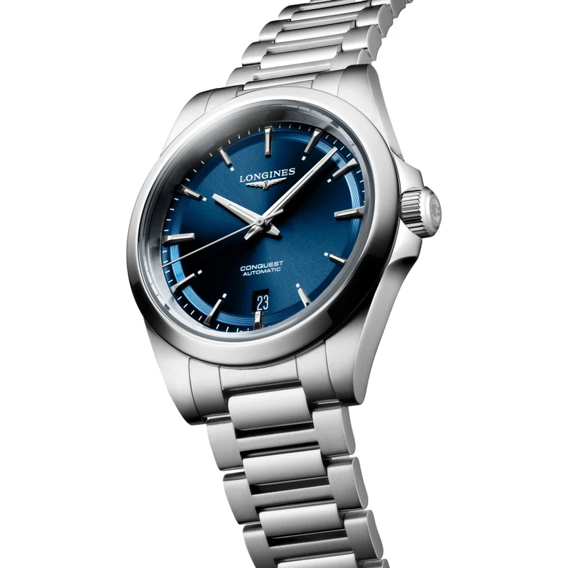 Conquest 38mm - Blue on Bracelet