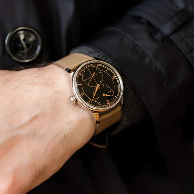 Le Régulateur Gravé Noir 39mm - Black on Leather Strap