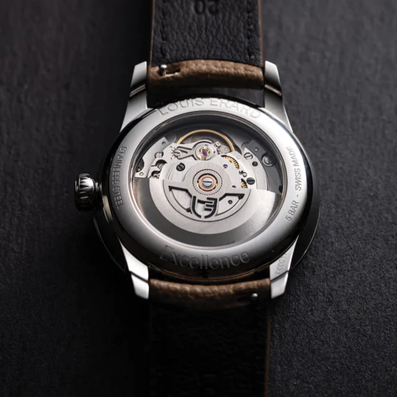 Le Régulateur Gravé Noir 39mm - Black on Leather Strap