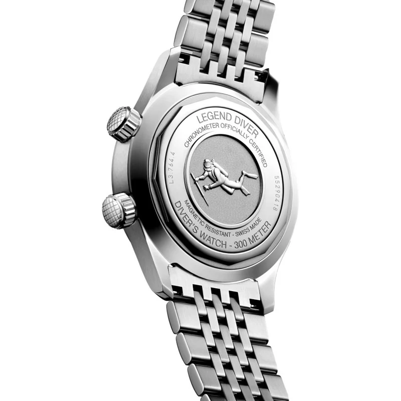 Legend Diver 39mm - Black on Bracelet