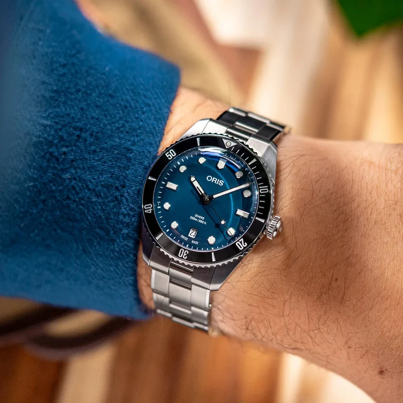 Divers Date 39mm - Blue on Bracelet