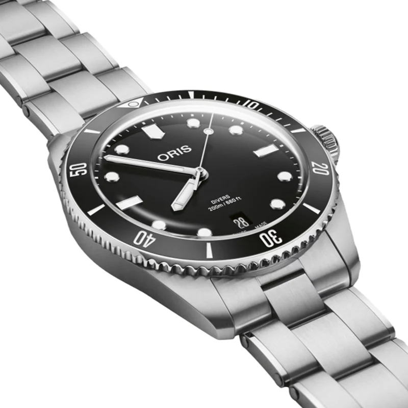 Divers Date 39mm - Black on Bracelet