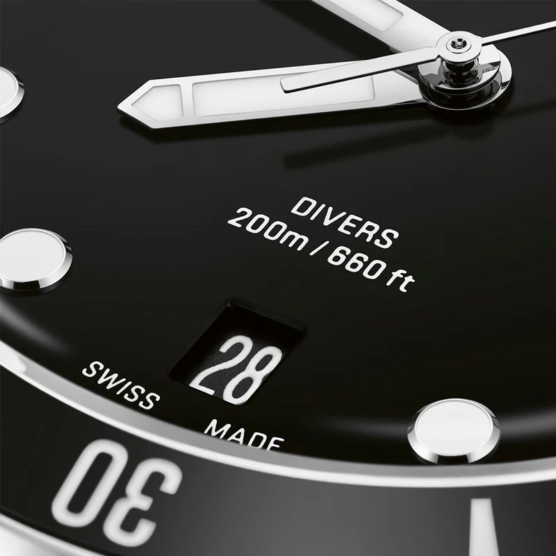 Divers Date 39mm - Black on Bracelet