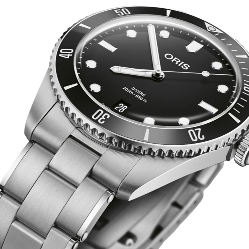 Divers Date 39mm - Black on Bracelet