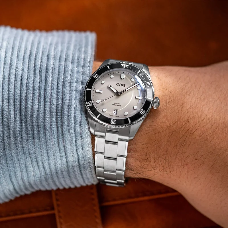 Divers Date 39mm - Beige on Bracelet
