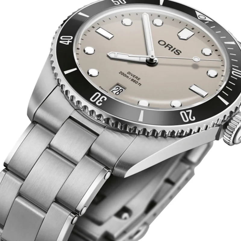 Divers Date 39mm - Beige on Bracelet