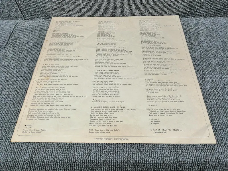 ELEKTRA Analog Record QUEEN/QUEEN