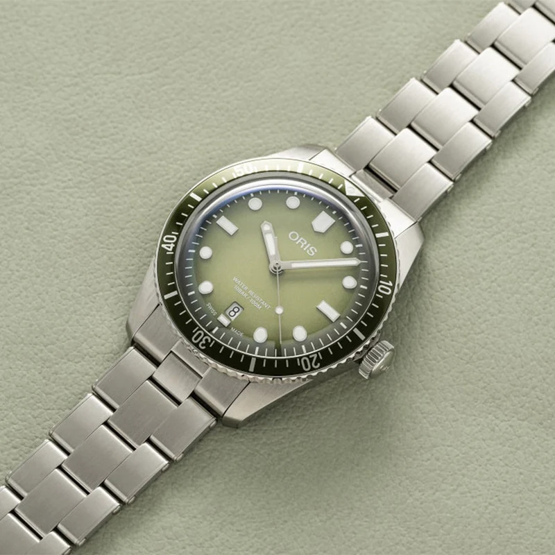 Divers Sixty-Five 40mm - Forest Green on Bracelet