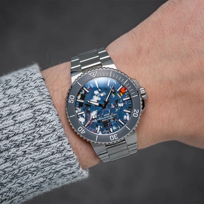 Aquis Date 2024 Upcycle 41.5mm - Multi-Colored on Bracelet