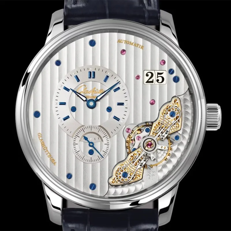 PanoMaticInverse 42mm - Silver on Strap