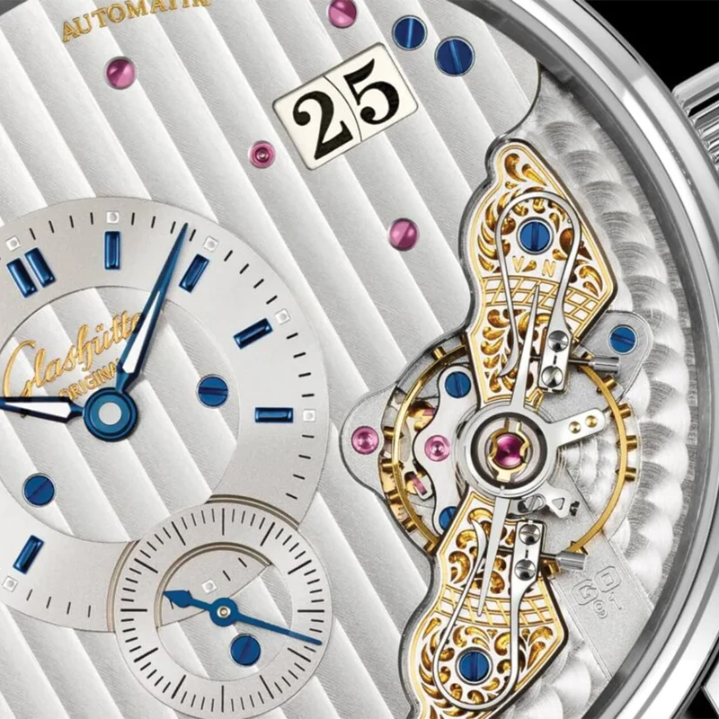 PanoMaticInverse 42mm - Silver on Strap