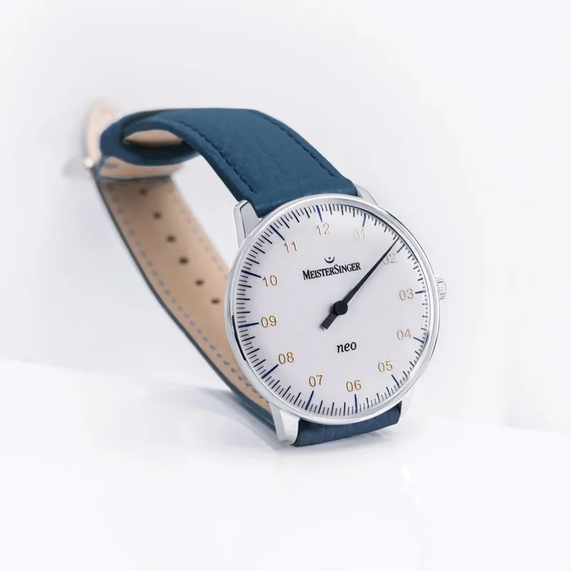 Neo Sapphire 36mm - White on Leather Strap