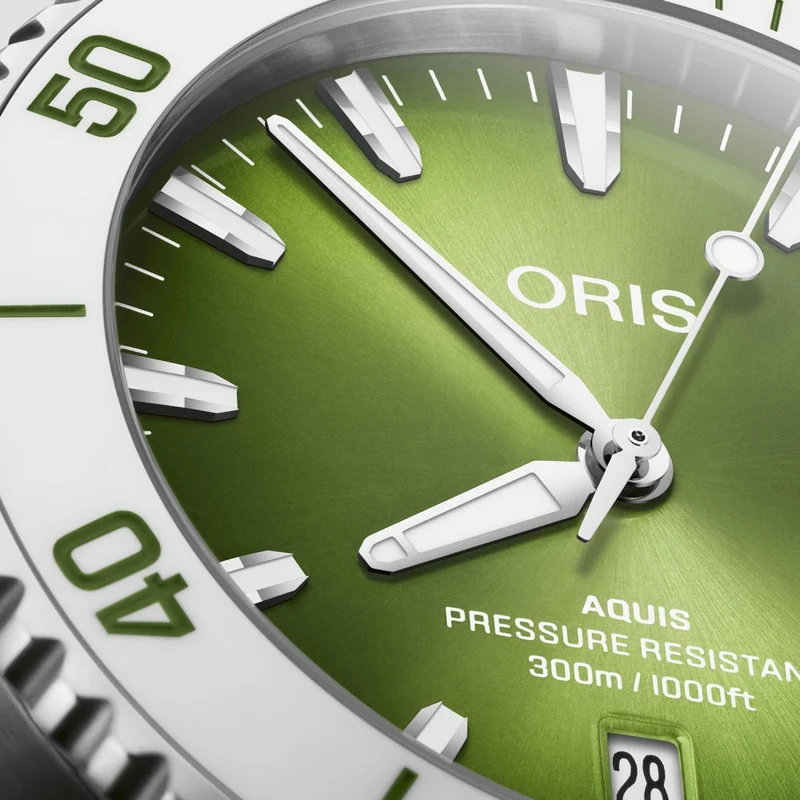 Aquis Date Taste of Summer 41.5mm - Green on Bracelet