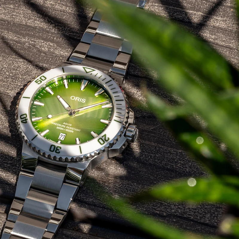 Aquis Date Taste of Summer 41.5mm - Green on Bracelet