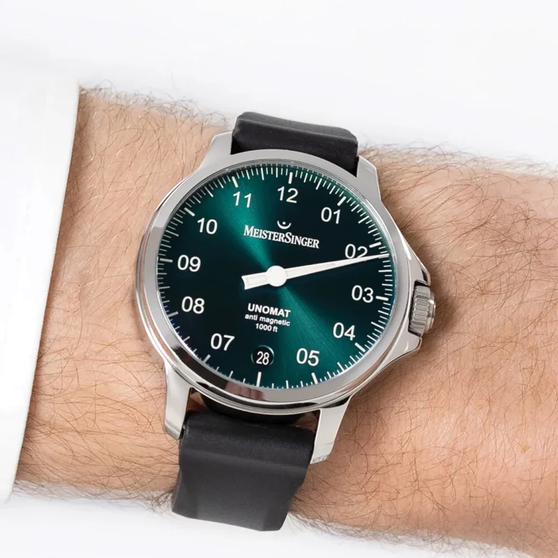 Unomat Automatic 43mm - Sunburst Medium Green on Bracelet