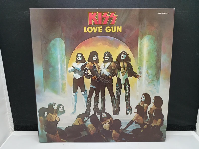 VICTOR KISS / LOVE GUN VIP-6435