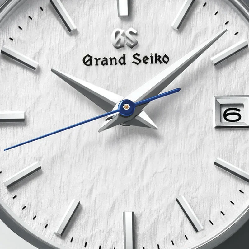 STGF359 "Snowflake" Heritage Quartz 28.9mm - White on Bracelet