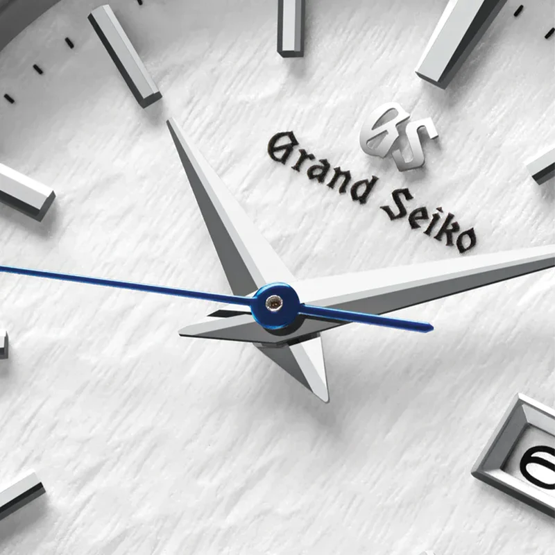 STGF359 "Snowflake" Heritage Quartz 28.9mm - White on Bracelet
