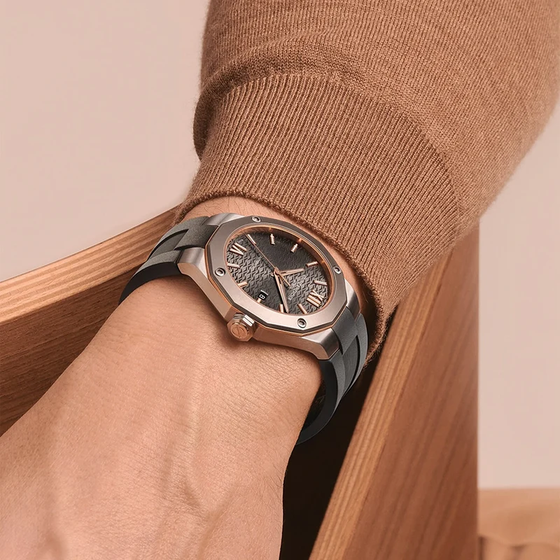 Riviera 10660 Titanium 42mm - Grey on Rubber Strap