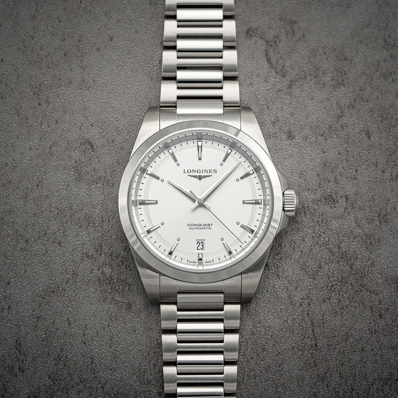 Conquest 38mm - Silver on Bracelet