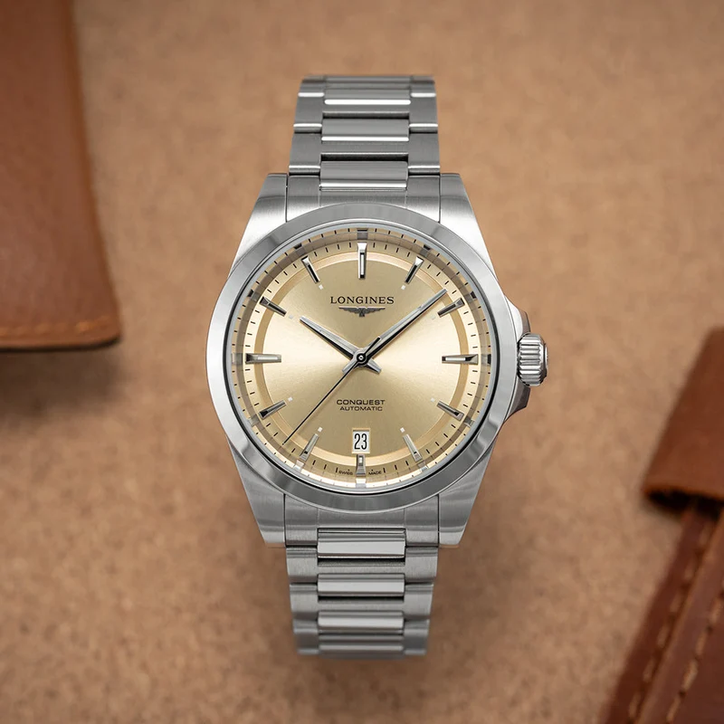 Conquest 38mm - Champagne Gold on Bracelet