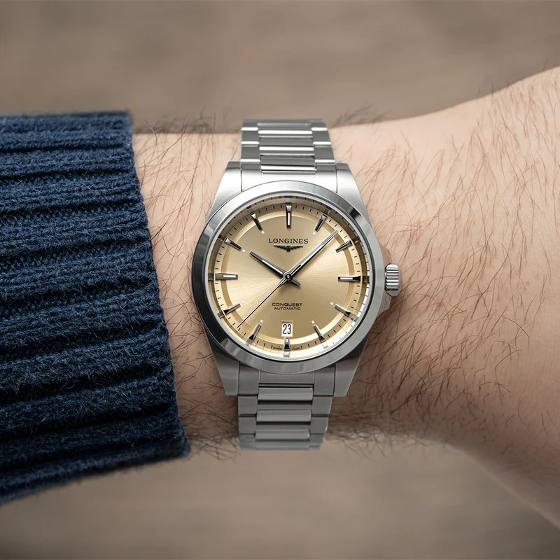 Conquest 38mm - Champagne Gold on Bracelet
