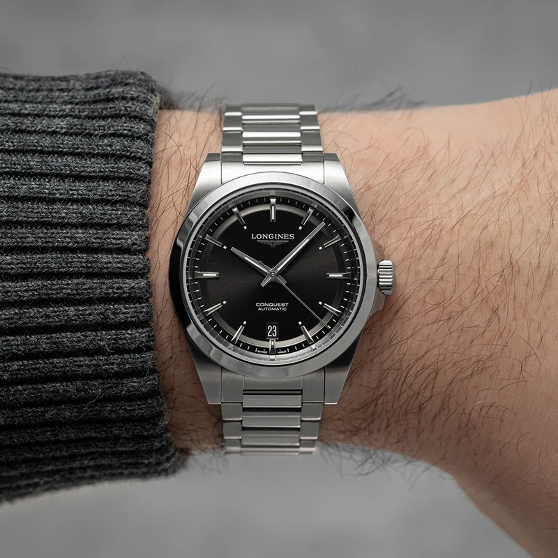 Conquest 38mm - Black on Bracelet