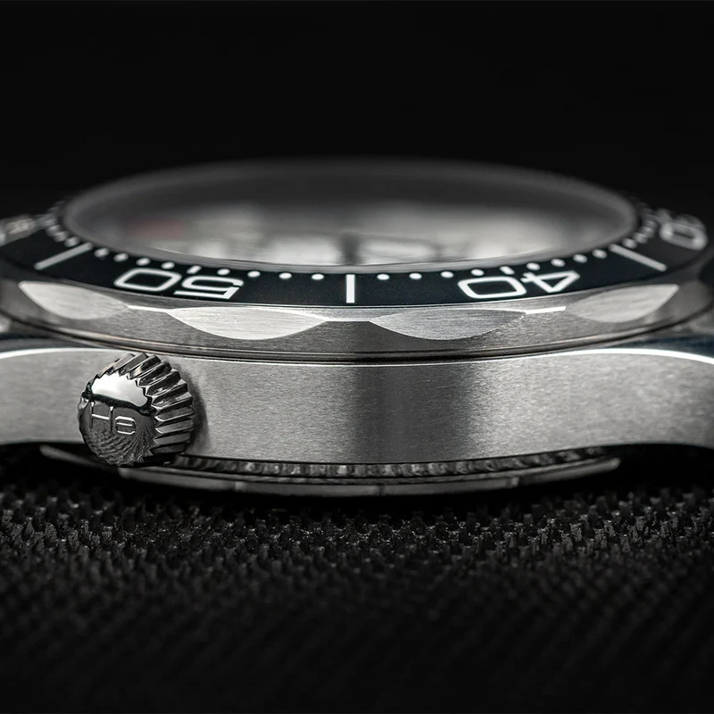 Seamaster Diver 300M 42mm - White on Bracelet