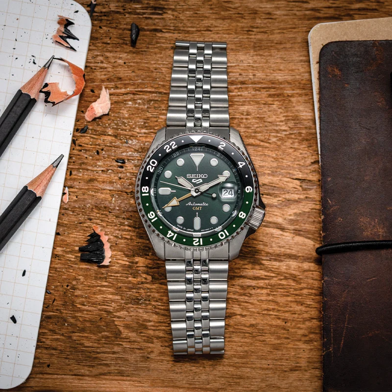 SSK035 5 Sports SKX GMT 42.5mm - Green on Bracelet