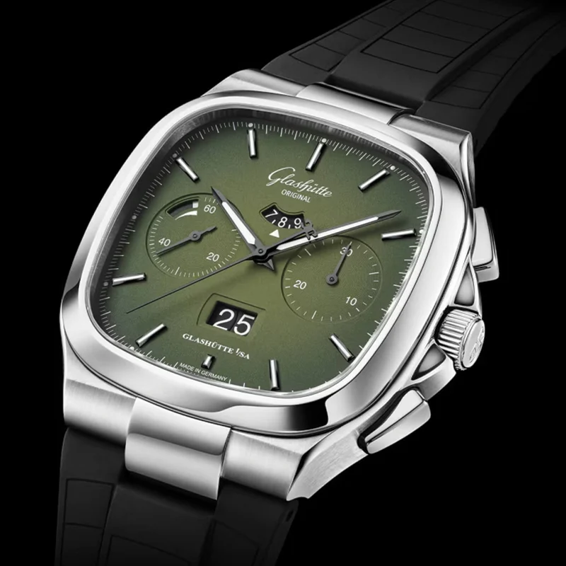 Seventies Chronograph 40mm - Matte Lacquered Green on Bracelet