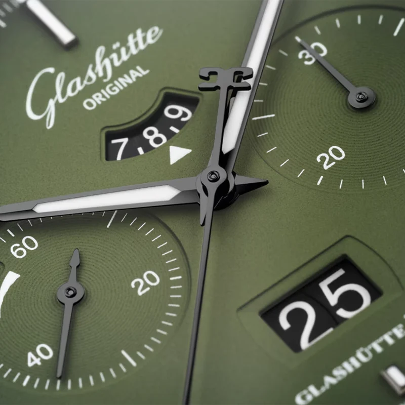 Seventies Chronograph 40mm - Matte Lacquered Green on Bracelet