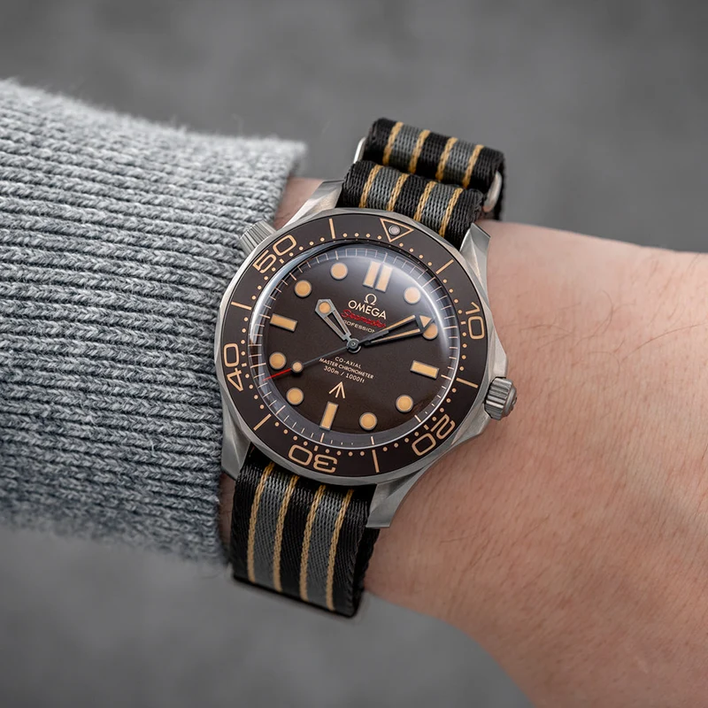 Seamaster Diver 300M 007 Edition 42mm - Brown on Fabric Strap