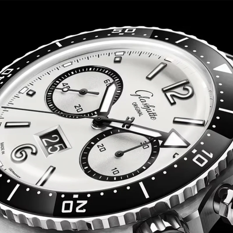 SeaQ Chronograph 43.2mm - Galvanized Silver on Bracelet