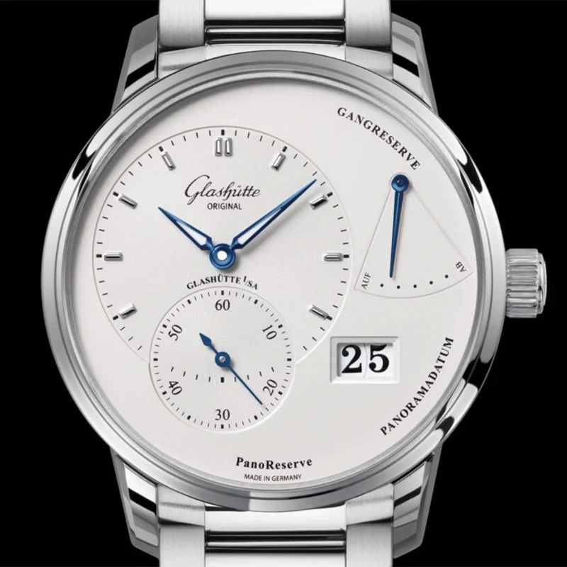 PanoReserve 40mm - Silver on Strap