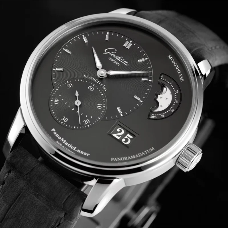 PanoMaticLunar 40mm - Grey on Strap