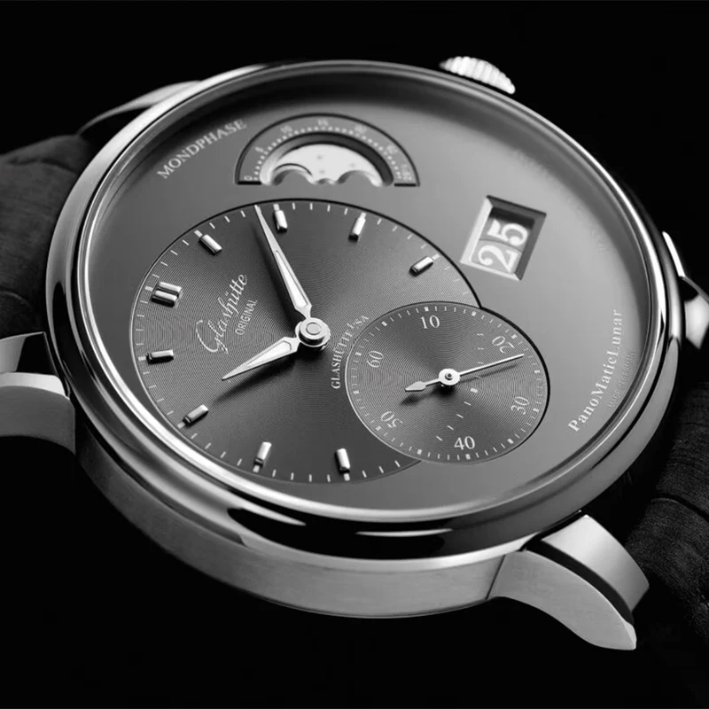 PanoMaticLunar 40mm - Grey on Strap