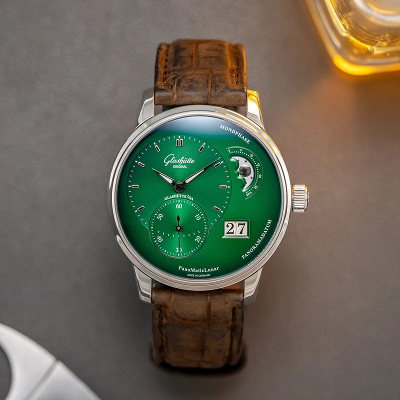 PanoMaticLunar 40mm - Green on Strap
