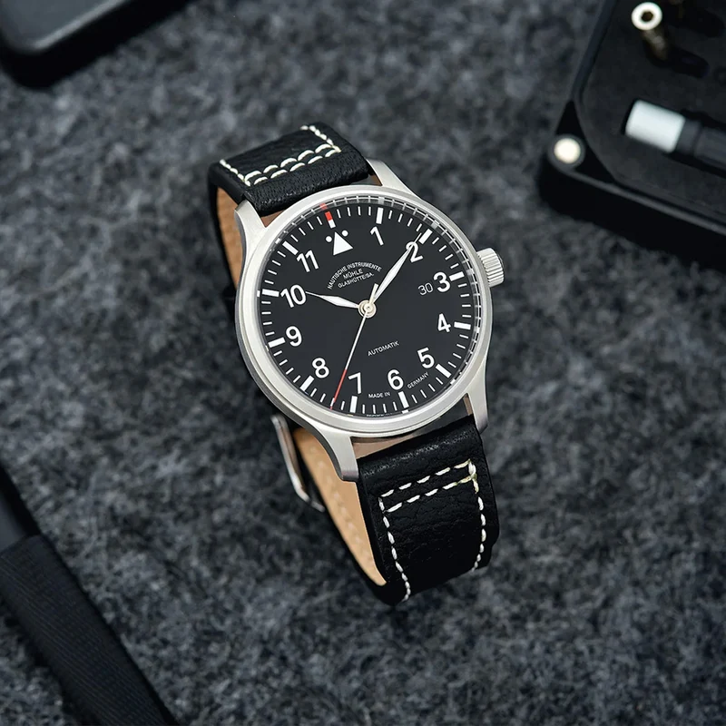 Terrasport II 40mm - Black on Leather Strap