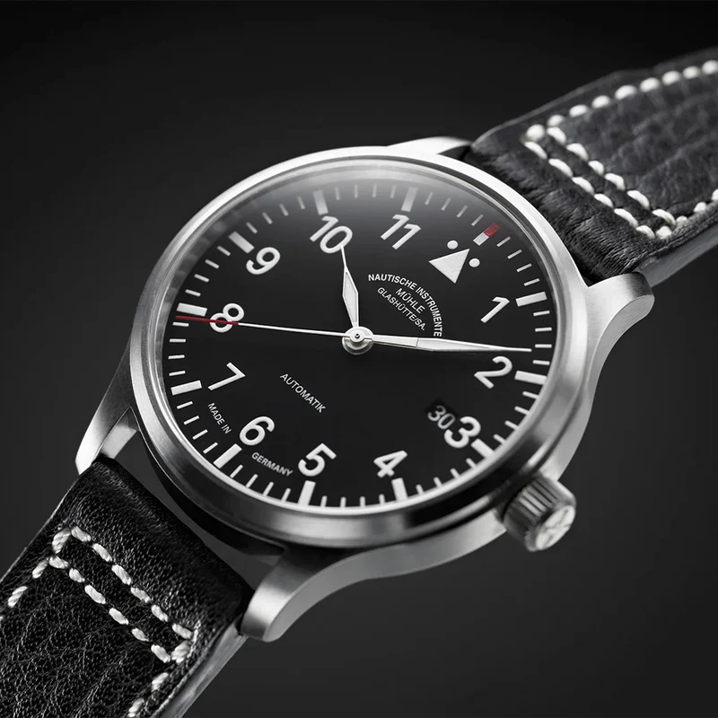 Terrasport II 40mm - Black on Leather Strap