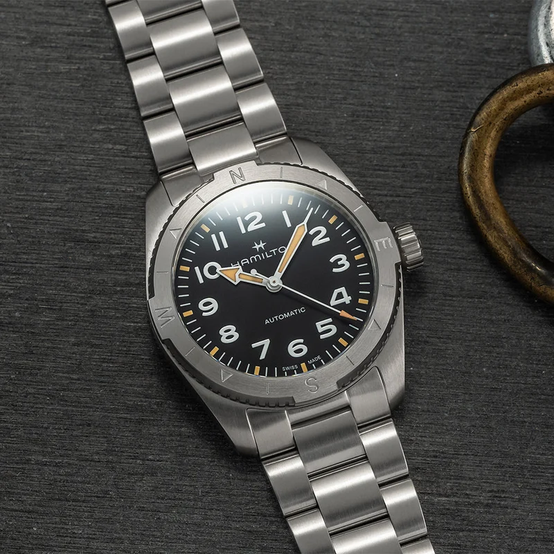 Khaki Field Expedition 37mm - Black on Bracelet