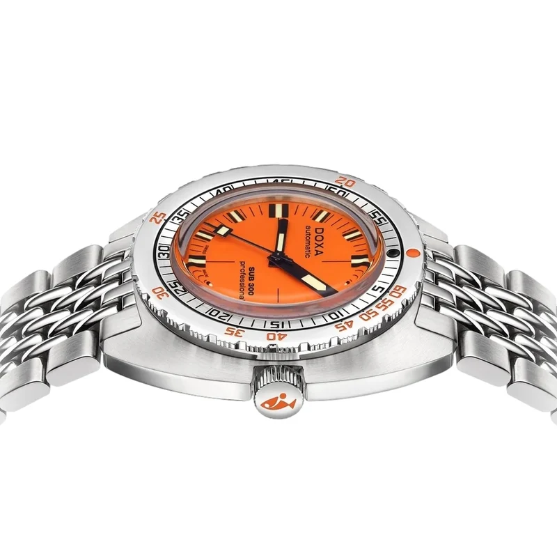 SUB 300 Professional 42.5mm - Orange on Bracelet