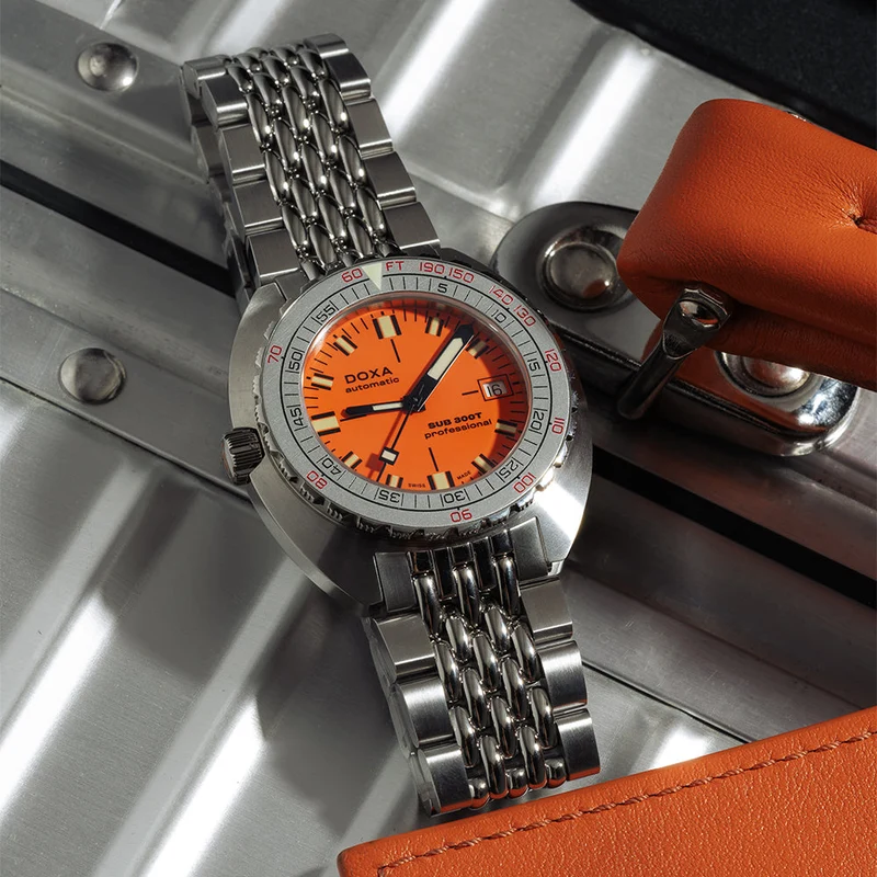 SUB 300T Aristera Professional 42.5mm - Orange on Bracelet