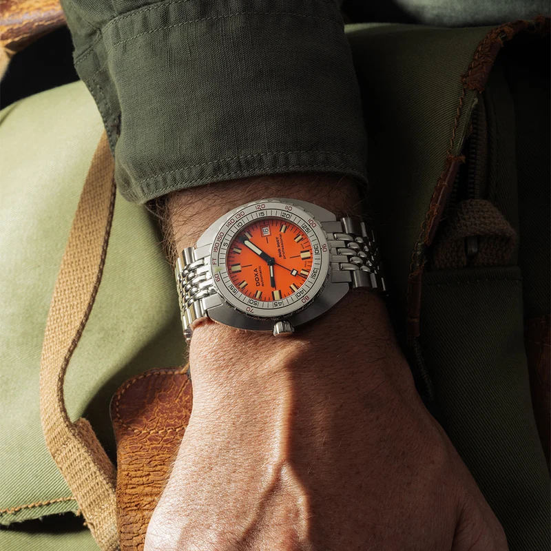 SUB 300T Aristera Professional 42.5mm - Orange on Bracelet